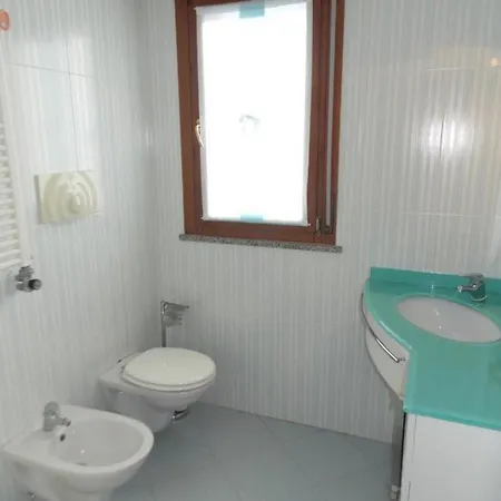 Cozy Vacation With Lovely Views In Apartmán Grado