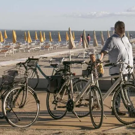 Cozy Vacation With Lovely Views In Apartmán