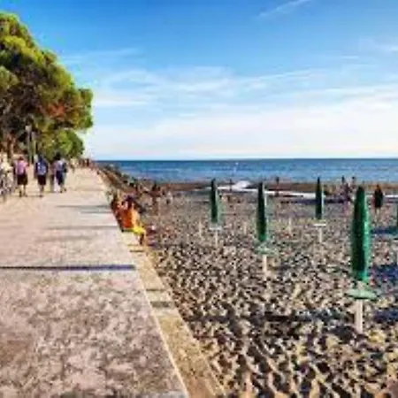 Cozy Vacation With Lovely Views In Grado